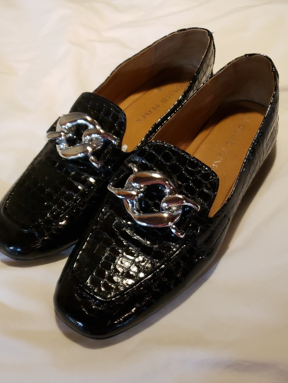 Black Patent Leather Croc Pattern Nickel Chain Link Buckle Size 8 Loafer